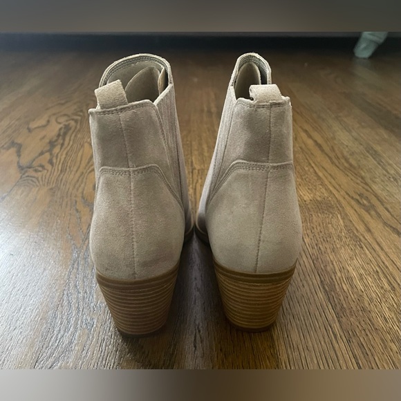 Marc Fisher | Teona Pointy Toe Chelsea Bootie - Picture 4 of 6